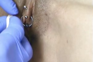 Horizontal piercing capuz fazer clitóris assistir filmes pornográficos hd