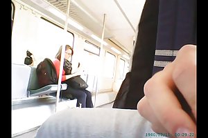 O trem se masturbar na frente da garota vídeo pornô online pais