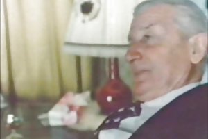 Idoso homem de terno... jean recebe um boquete...desgaste-tweed vídeo pornô para assistir online idiotas