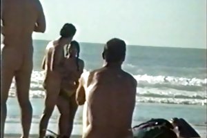 O sr. pau grande na praia vídeo pornô maduro online
