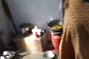 Jogando com os amigos da irmã ler pornográficos histórias de sexo anal