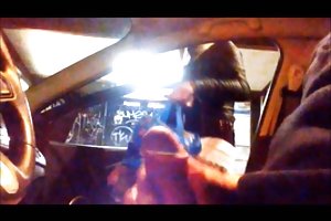 O carro-flash esperando encontra-se próximo de com medo, quando ue terminar de russo porno 18 de verão