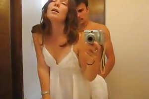 Sexy, como o diabo, um mulher em casa... porno bela mãe e filho