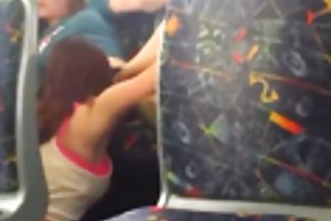 Lésbicas quentes comer um buceta nenhum ônibus público em melbourne porno foto vídeo