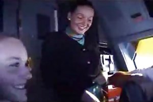Real de ar, um aeromoça, provocando assistir porno brothers