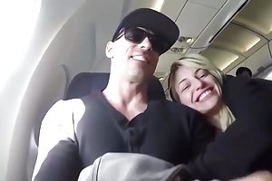 Público avião boquete assista a um vídeo pornô agora