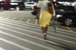 Largos quadris, apertado uma saia amarela.. filmes pornográficos no hospital