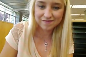 Amador exposição bonito loira adolescente biblioteca vibrador pornô gay rolos