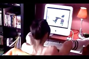Pego se masturbando assista o vídeo pornô caseiro de swingers