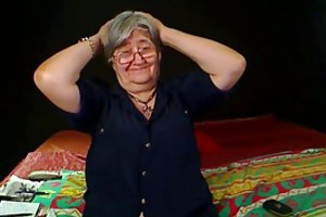 A avó vizinha assista russo caseiro porno