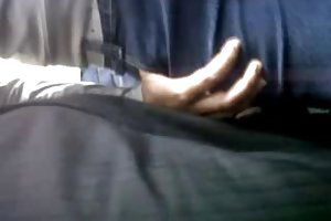 A menina com o prazer fazer pica-pau em autocarro fotos xxx-sexo dos jovens
