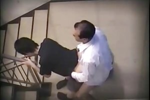 Diferente das outras vezes, um porta de entrada (japão) um trio de vídeo