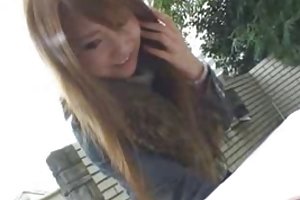 Uma menina linda e o campo (sobre eles) porno rasgam