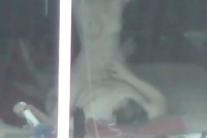 Voyeur um a janela fazer sexo fazer par gih pornô de mãe e filha