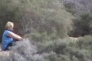Masturbando na praia câmera escondida porno