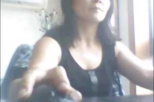 Chinesa dona de casa assista a um filme pornô romance