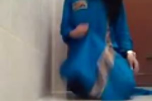 Menina indiana assistir vídeo pornô com máquinas