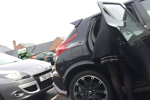 Co-op-estacionamento milf quente fazer pé escrita on-line porno