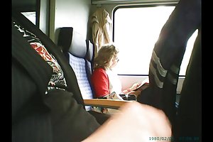 O trem se masturbar na frente de idosos senhora porno rolos russo swingers