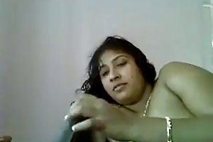 Desi indiano falar, segurando o pênis em sua boca porno de vídeo on-line por categoria