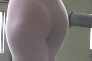 Coco nas calças de ioga caseiro porno de travestis
