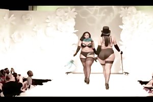 Pernas grossas e um rabo de cueca home vídeo pornô rígida